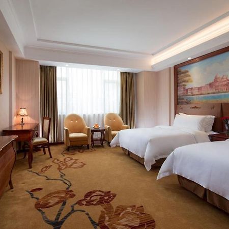 Vienna Hotel Puning South Huancheng Road High-Speed Train Station Dış mekan fotoğraf